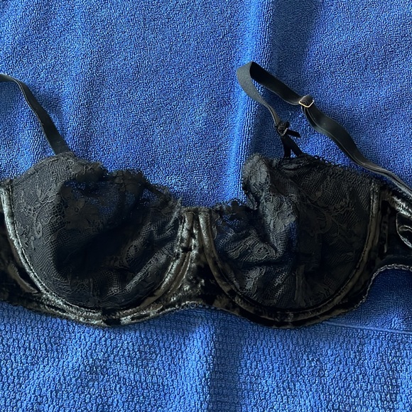 Victoria secret bra 36D. Unlined black bra. Good condition. Sexy bra - Picture 2 of 4